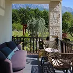Villa Plis Bujtina - *